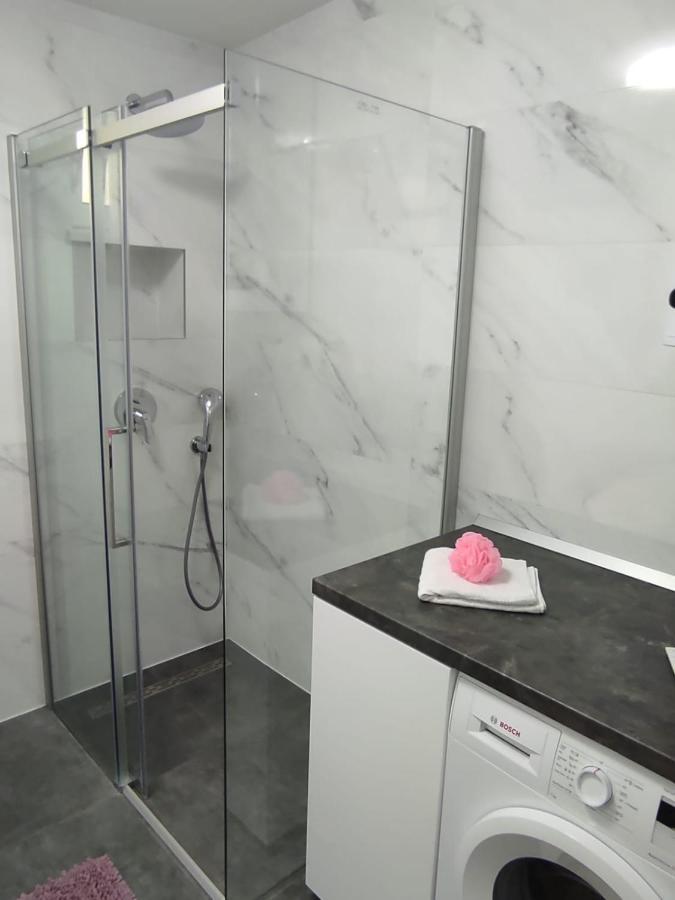 Apartman Koko With Private Jacuzzi Makarska Exterior foto