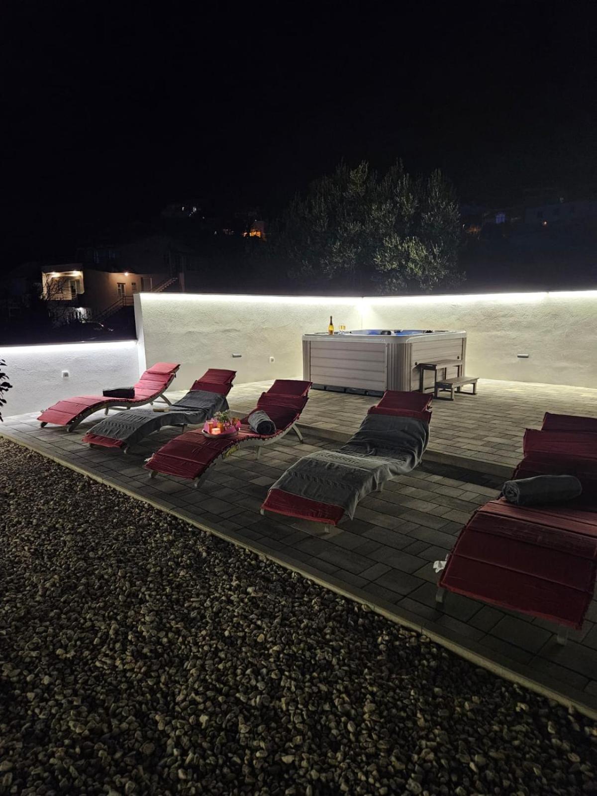 Apartman Koko With Private Jacuzzi Makarska Exterior foto