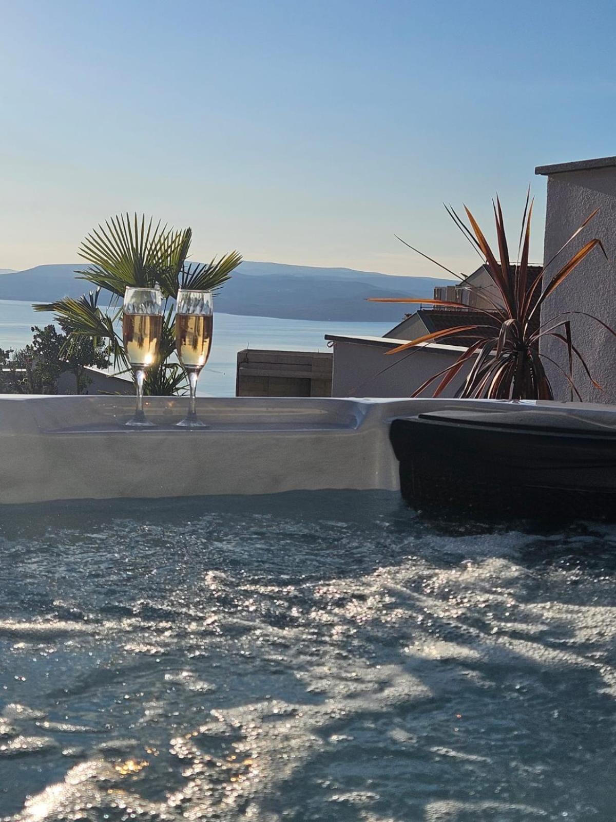 Apartman Koko With Private Jacuzzi Makarska Exterior foto