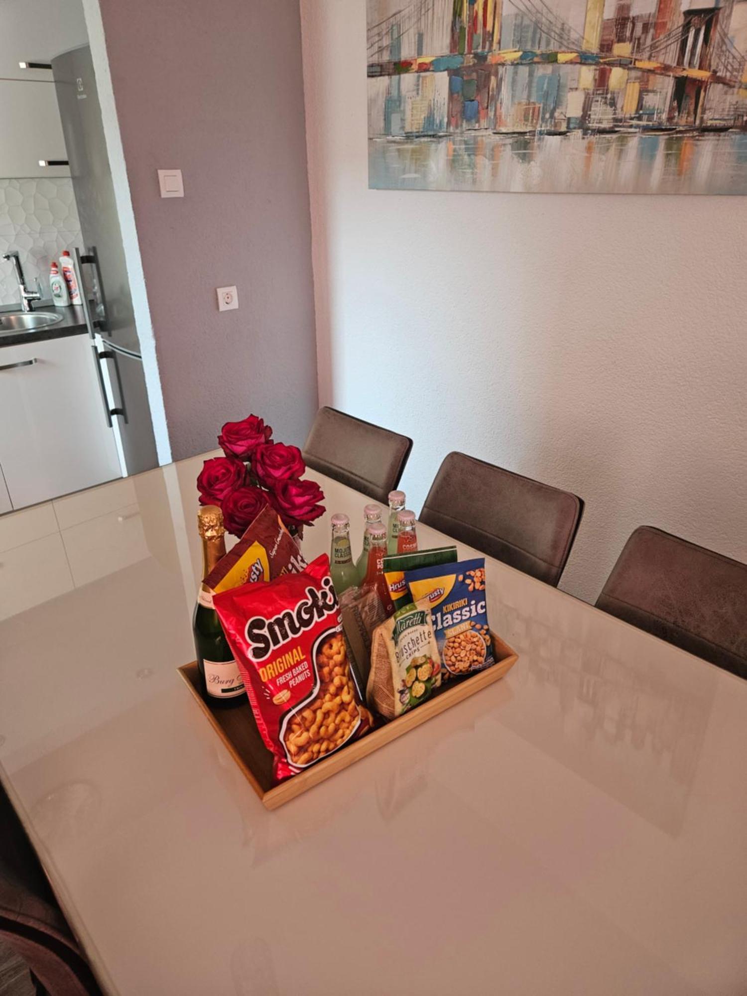 Apartman Koko With Private Jacuzzi Makarska Exterior foto