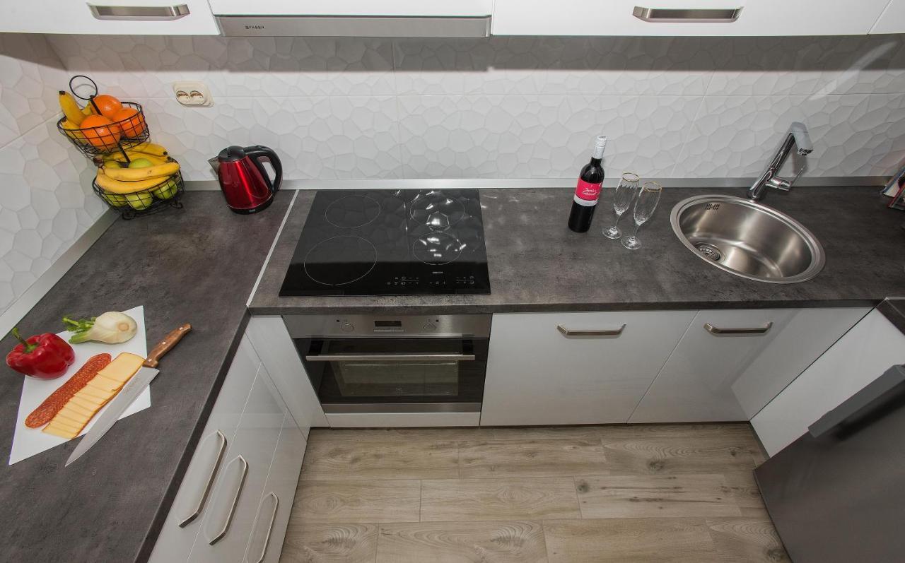 Apartman Koko With Private Jacuzzi Makarska Exterior foto